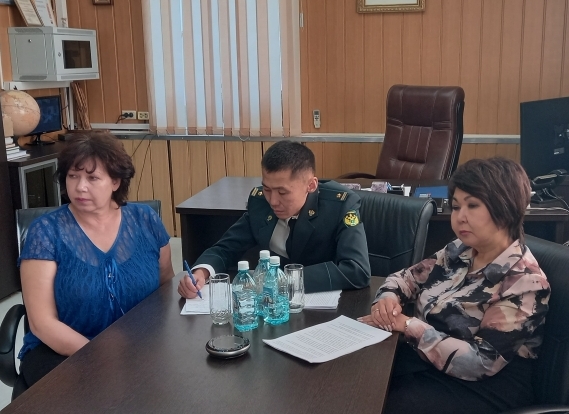 Право на безопасность, право на выбор, право на информацию, право быть услышанным! Право на безопасность, право на выбор, право на информацию, право быть услышанным!